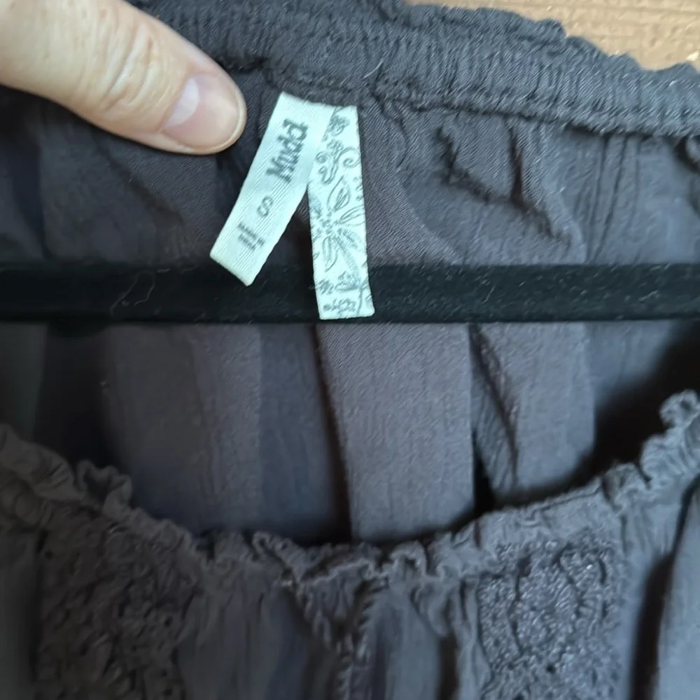 Mudd crop light fabric black blouse size small